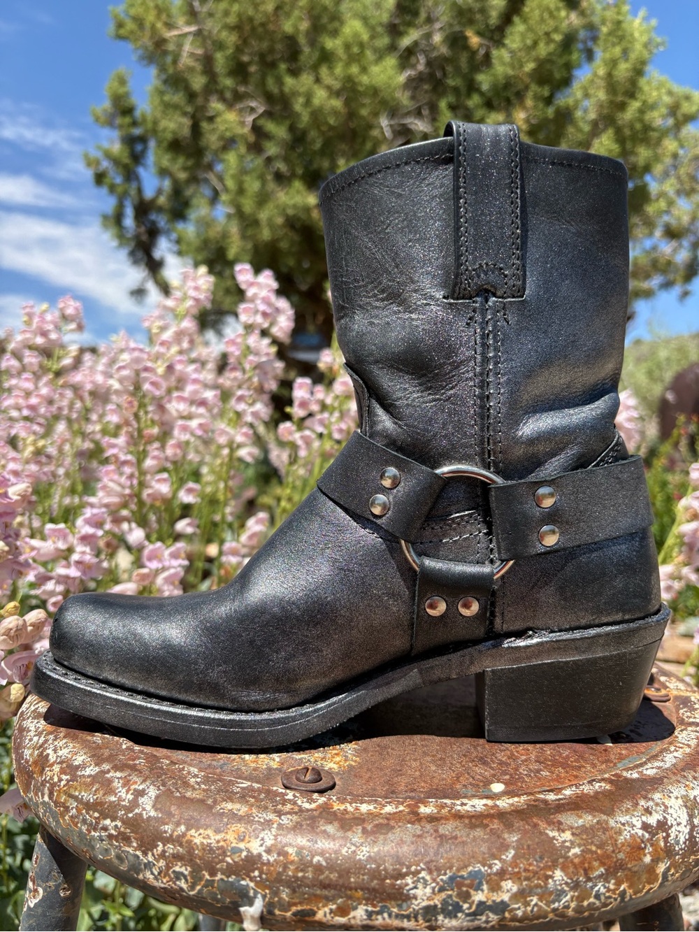 FRYE πΊπΈ Metallic Black 8R Harness Boots - Picture 2 of 16